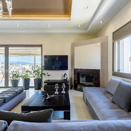 Evgenias Luxury With Rooftop Pool -parking