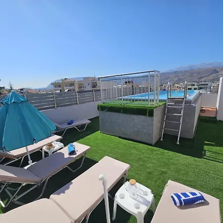 Evgenias Luxury With Rooftop Pool -parking Apartment