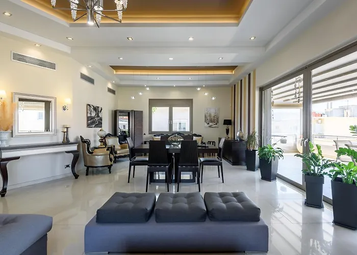 Evgenias Luxury With Rooftop Pool