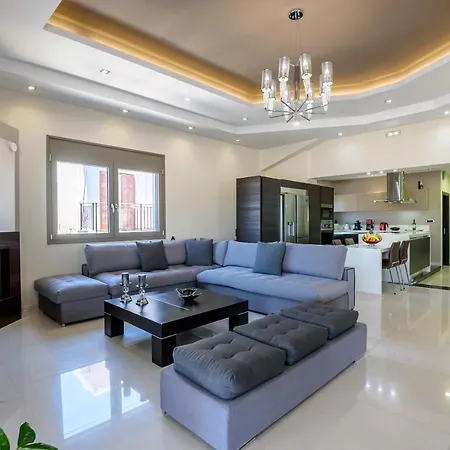 Evgenias Luxury With Rooftop Pool Apartment