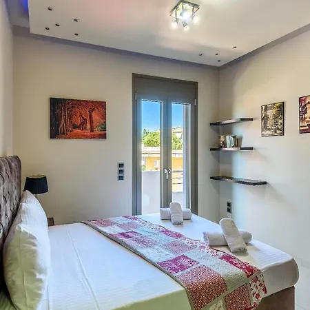 Daire Evgenias Luxury With Rooftop Pool Hanya