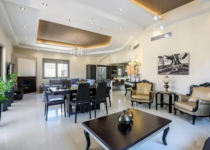 Evgenias Luxury With Rooftop Pool Apartament *