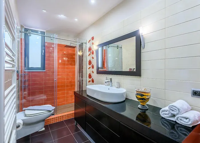 Evgenias Luxury With Rooftop Pool *