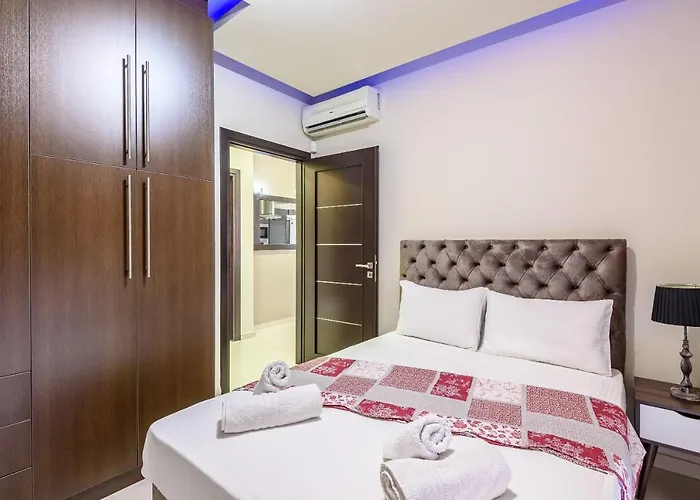 Evgenias Luxury With Rooftop Pool